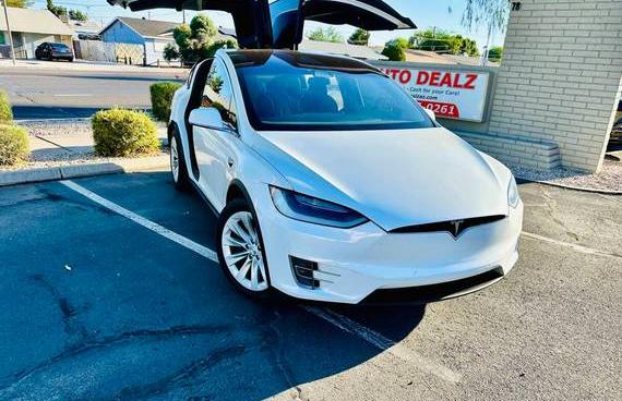TESLA MODEL X 2018 5YJXCAE26JF104467 image